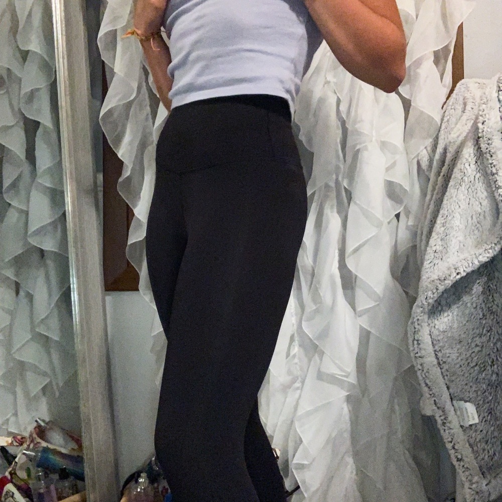 23” capri lululemon leggings! - Picture 2 of 4